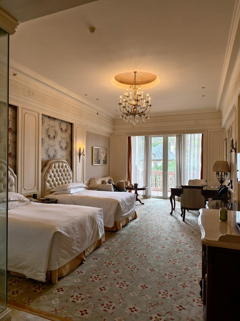 Summit Suite 360 Tour
